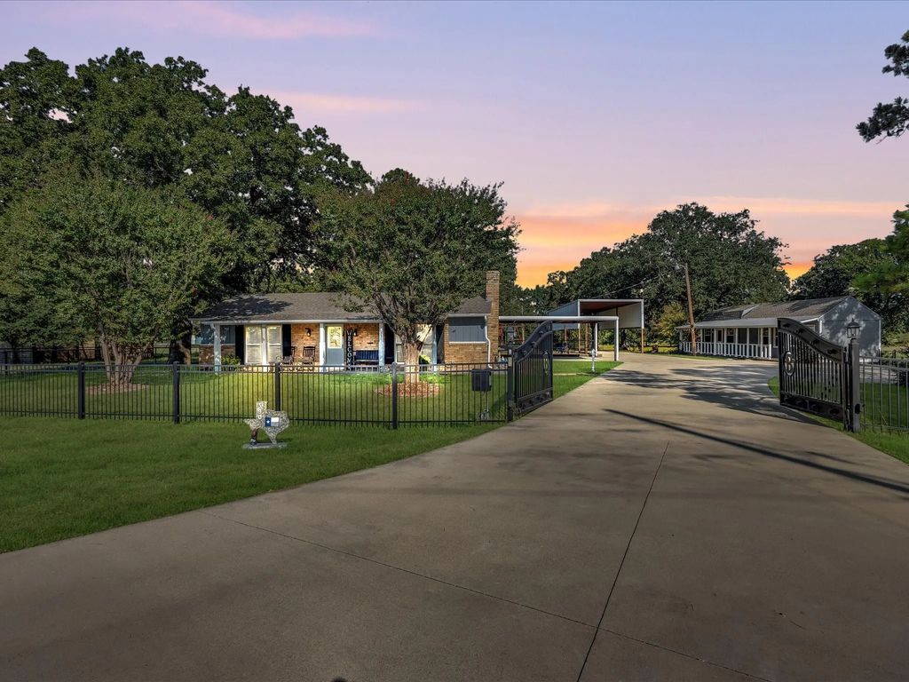 390 Lanier Road, Combine