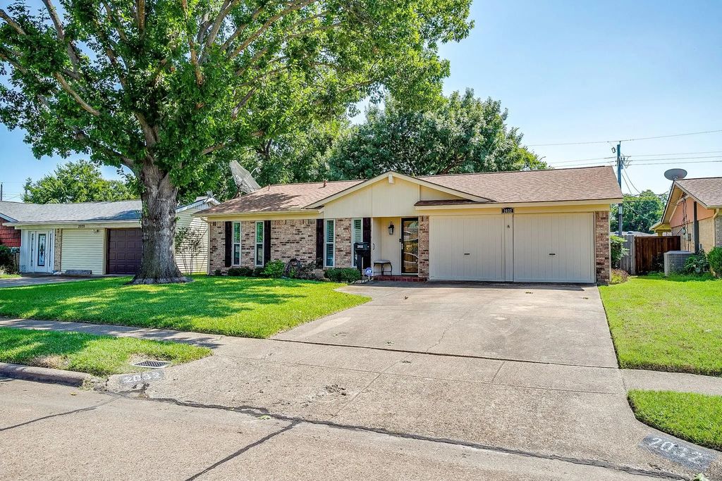 2032 Meadow Glen, Irving