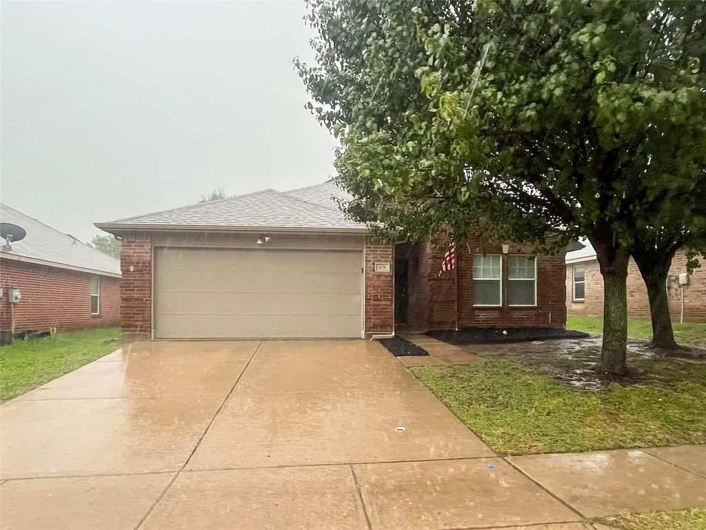 429 Sandy Creek Drive, Fort Worth
