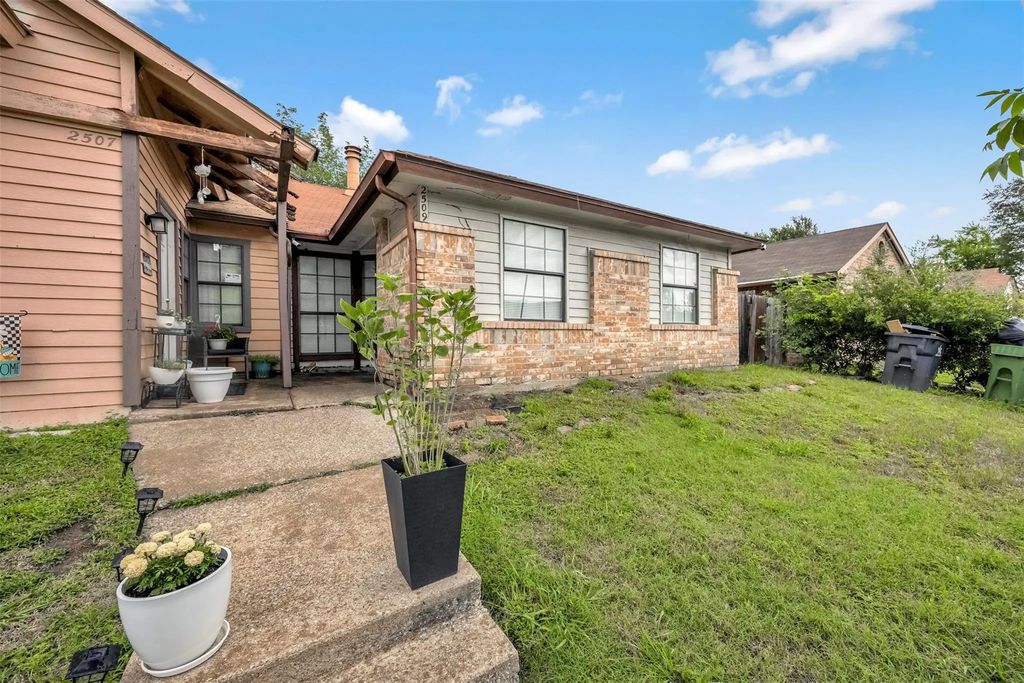 2509 Sunflower Drive, Arlington