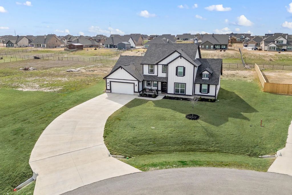 127 Clearwater Court, Rhome