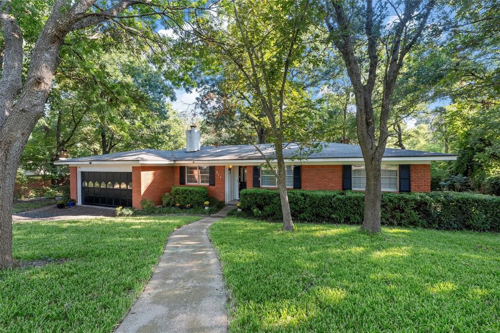 311 Sharron Drive, Woodway