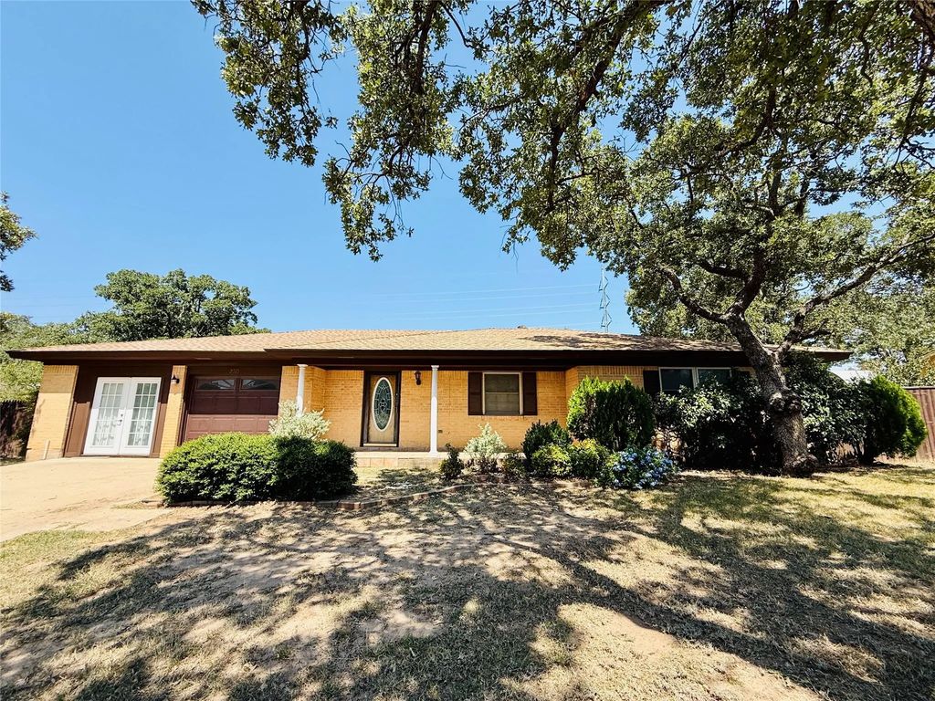 2310 Castle Drive, Clyde