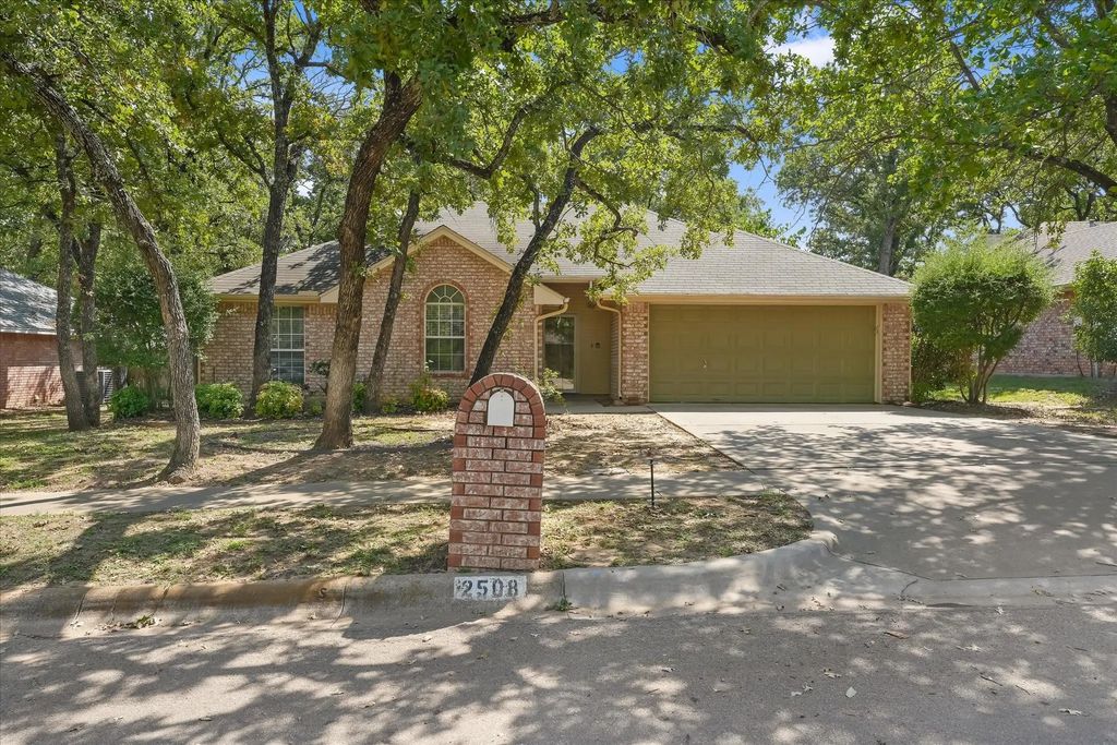 2508 Oak Park Drive, Denton