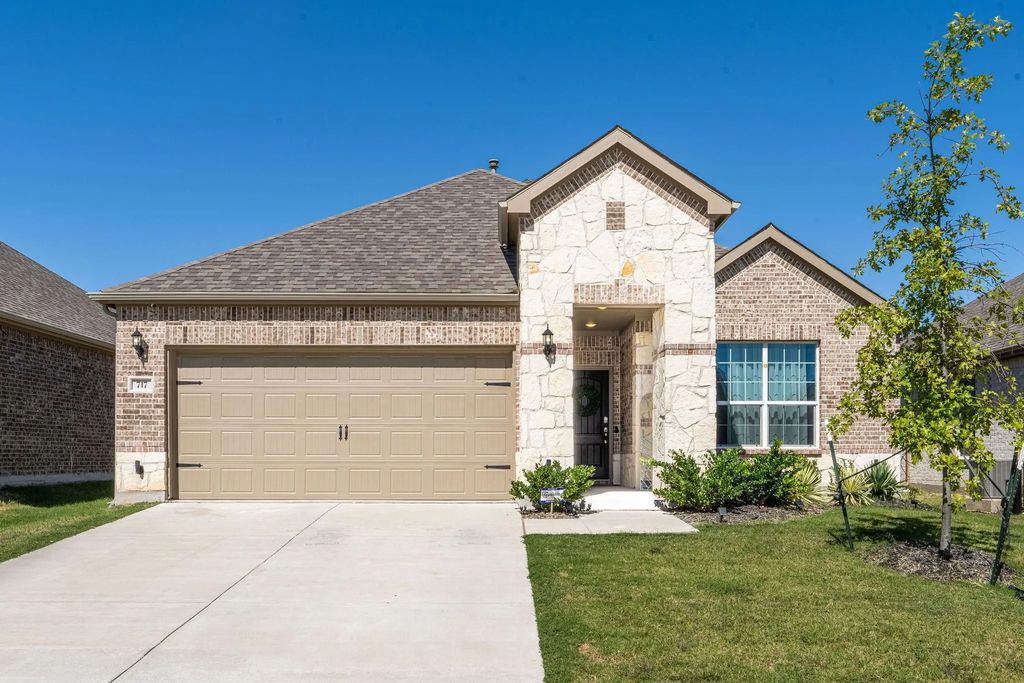 717 Adelyn Street, Anna