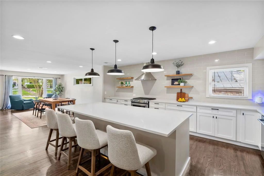9031 Fringewood Drive, Dallas