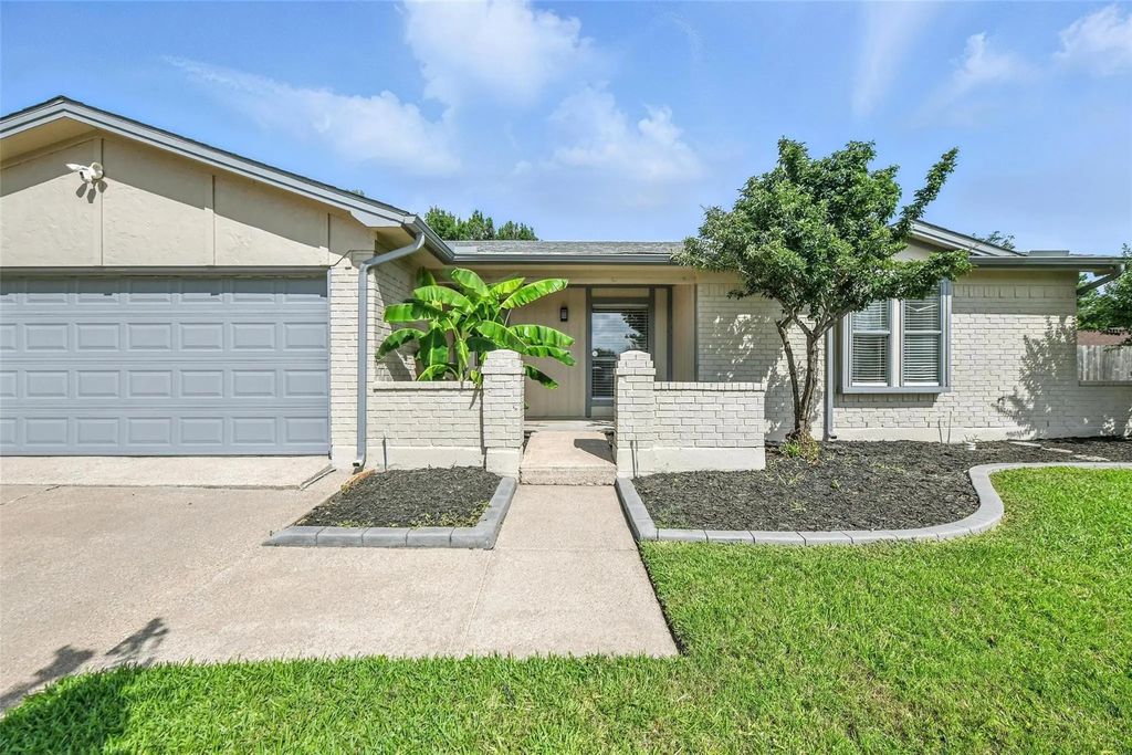 2812 Jasmine Court, Bedford