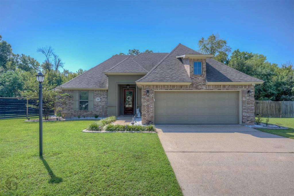 304 Oscar Circle, Haughton