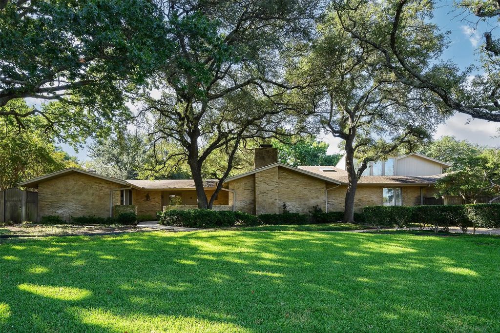 11241 Russwood Circle, Dallas