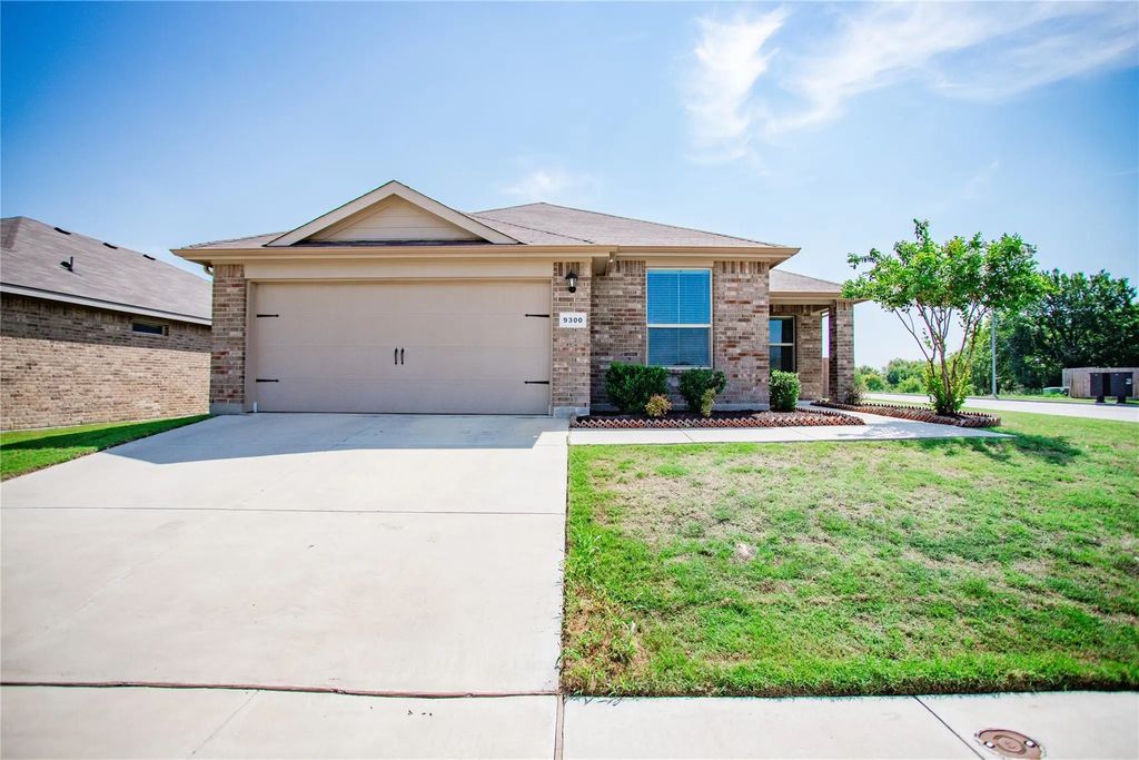 9300 Red Brush Trail, Fort Worth