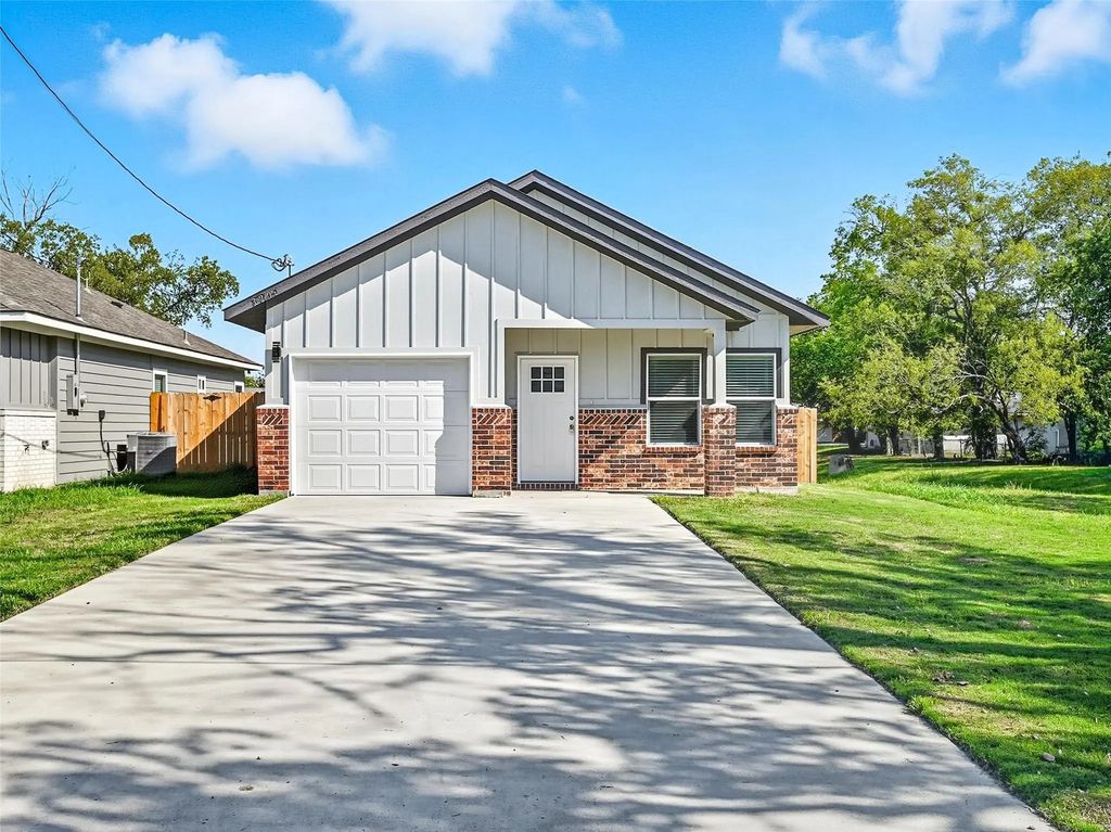 3200 Poplar Avenue, Greenville