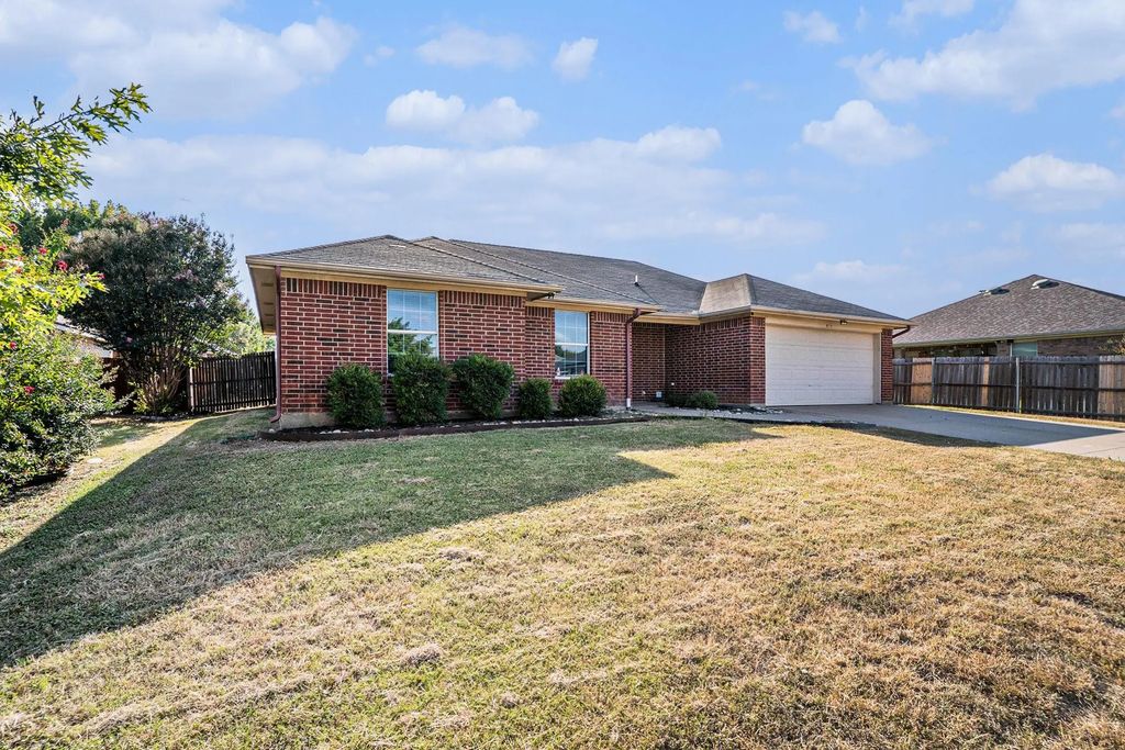 609 Whitefish Drive, Cleburne