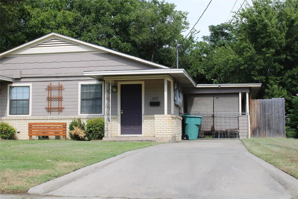 1819 N Alexander Street, Sherman