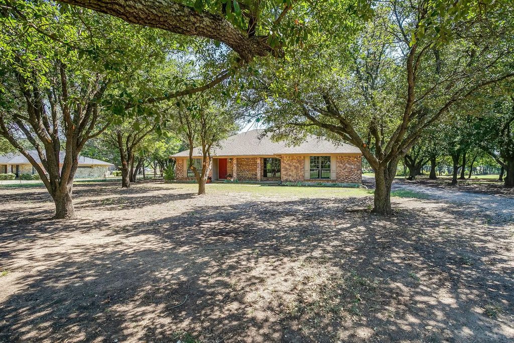 1909 Floyd Hampton Road, Crowley