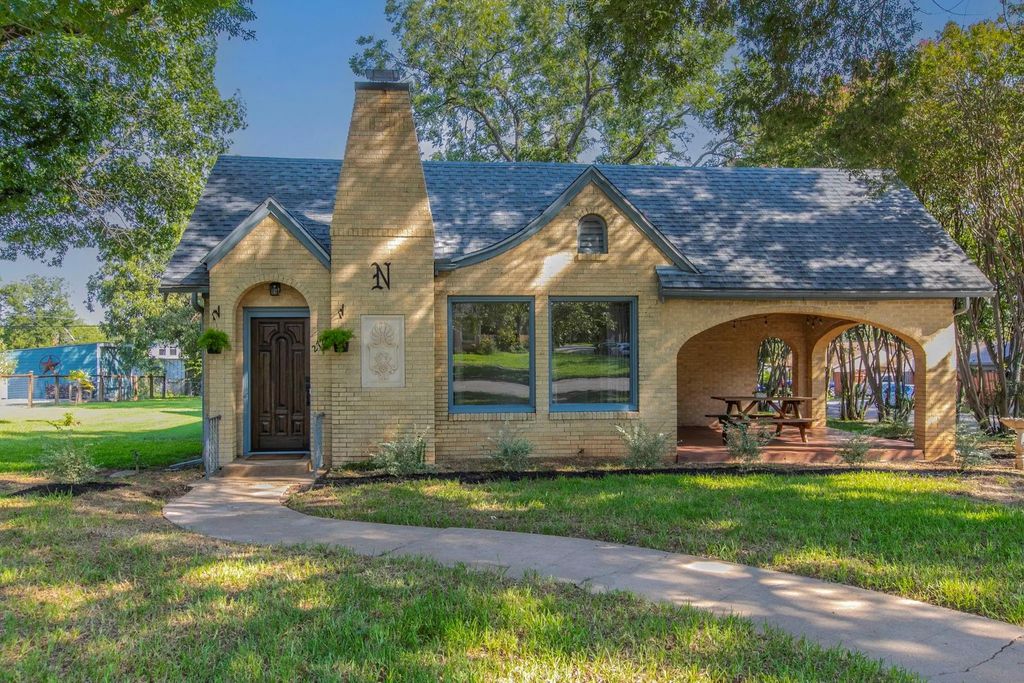 2726 Sanger Avenue, Waco