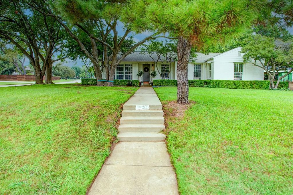 6136 Kenwick Avenue, Fort Worth