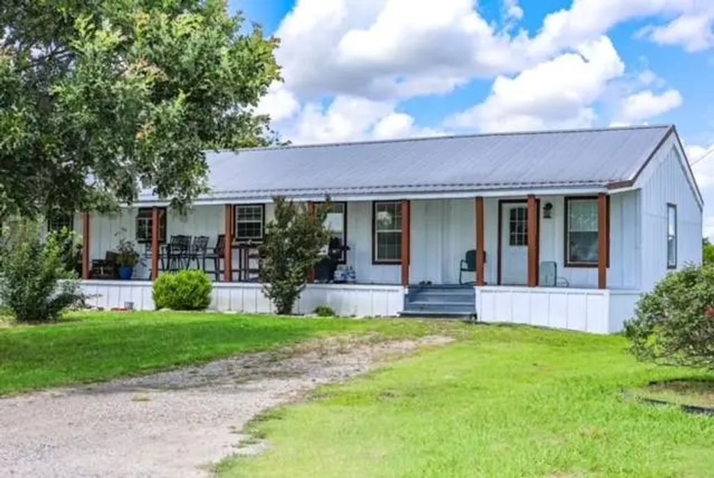 412 Lloyds Lane, Josephine