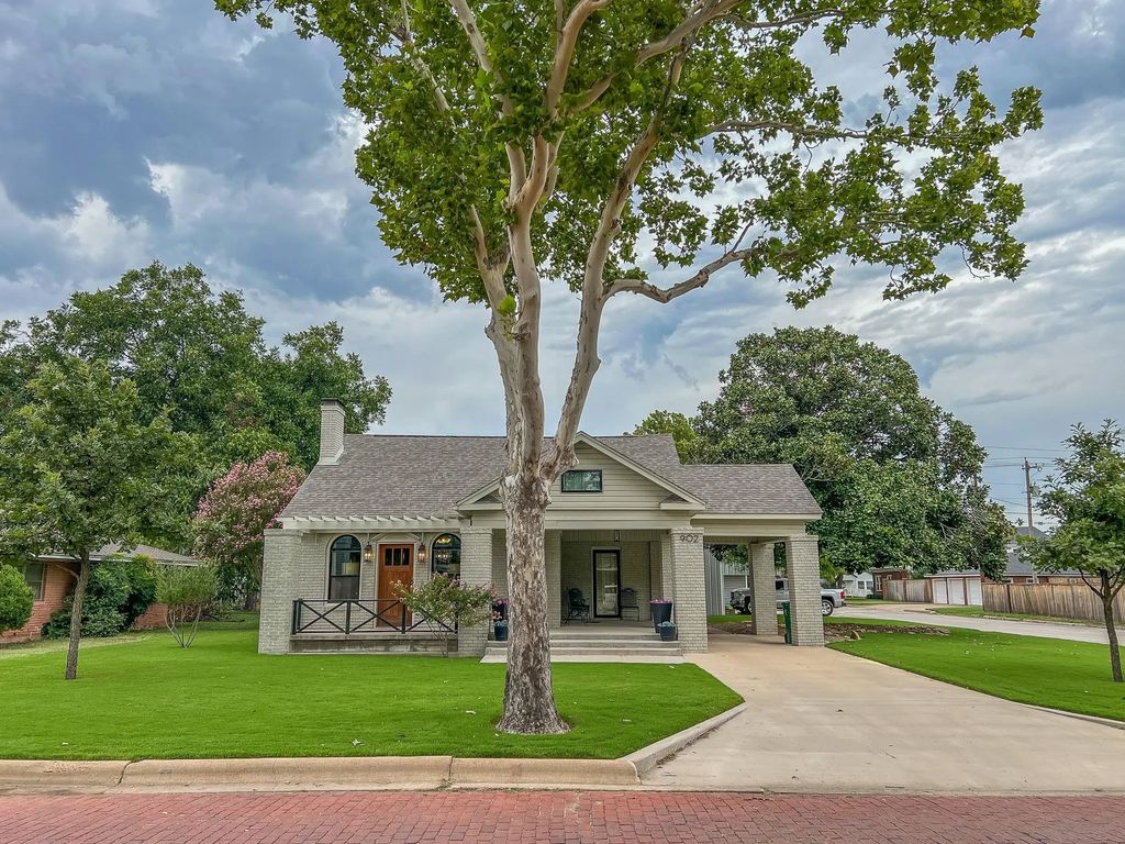 902 W Elm Street, Olney