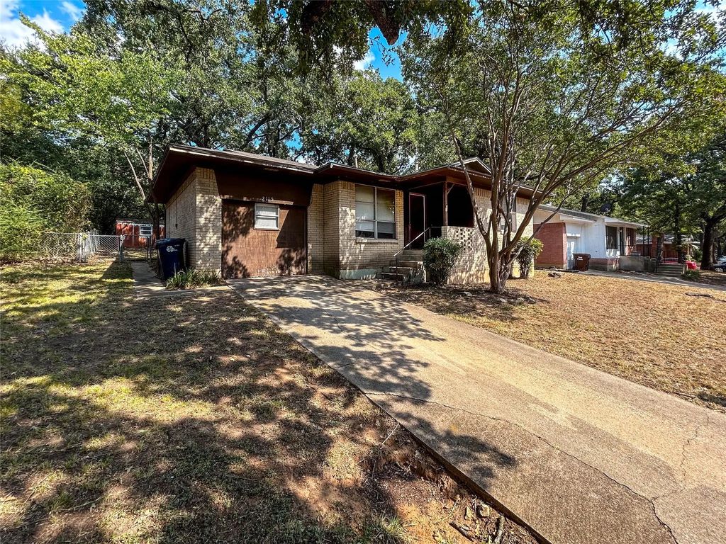 2115 Mercedes Road, Denton