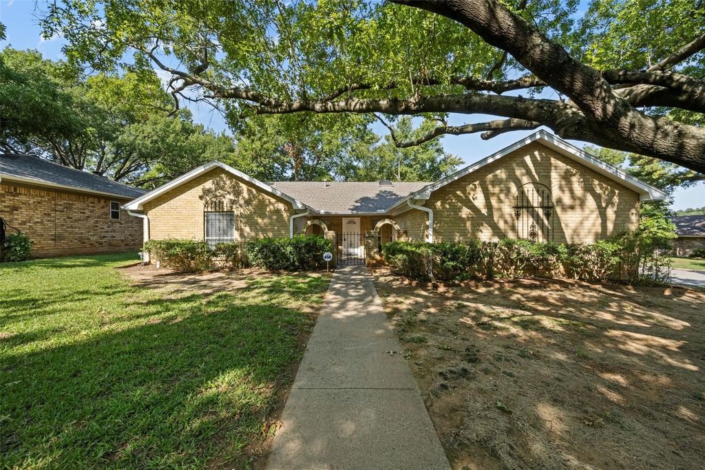 2200 Shady Meadow Court, Arlington