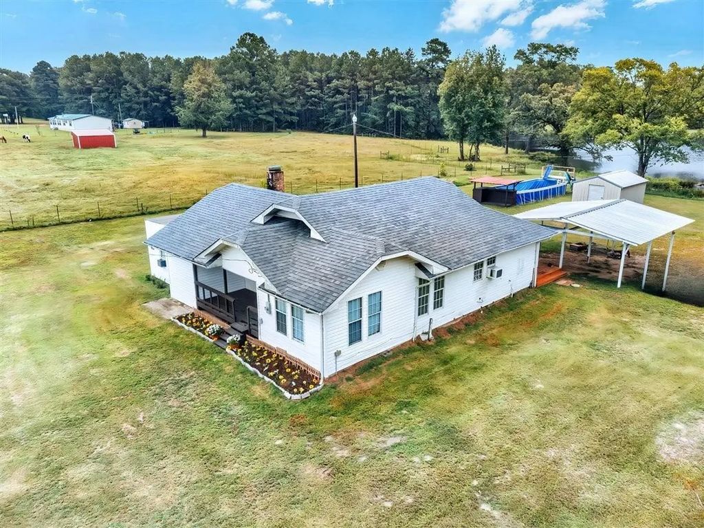 41 County Road 4211, Simms