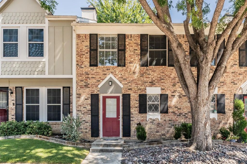 186 Merlin Way, Euless