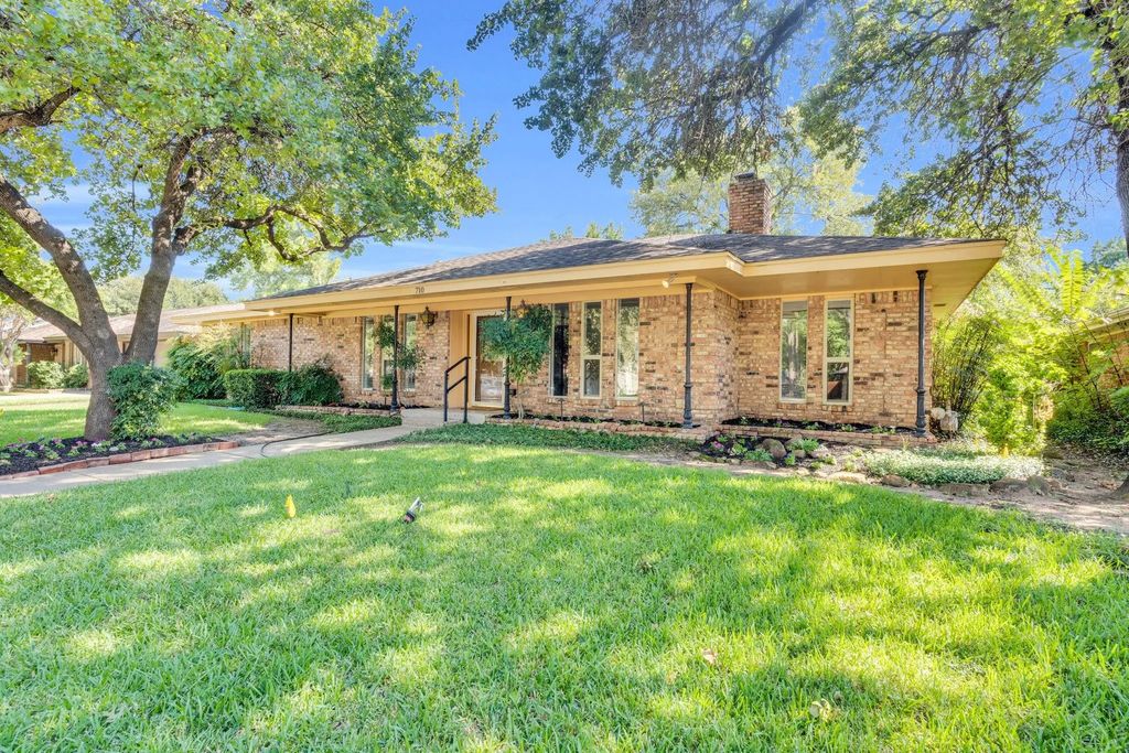 710 Stafford Drive, Arlington
