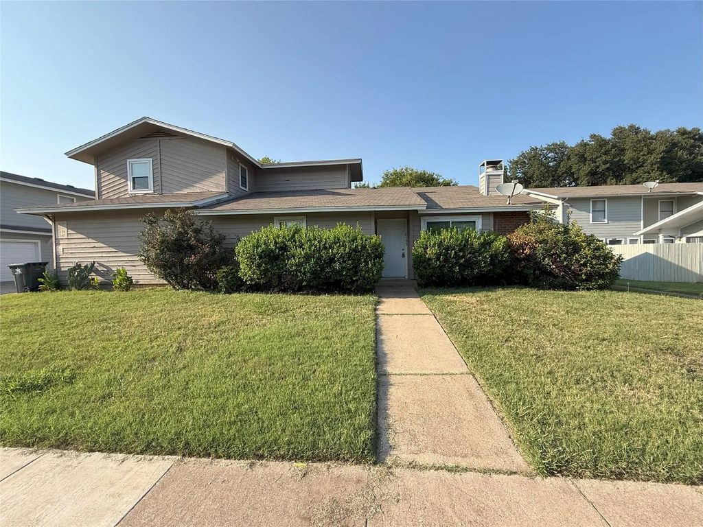 2135 Knoll Crest Drive, Arlington