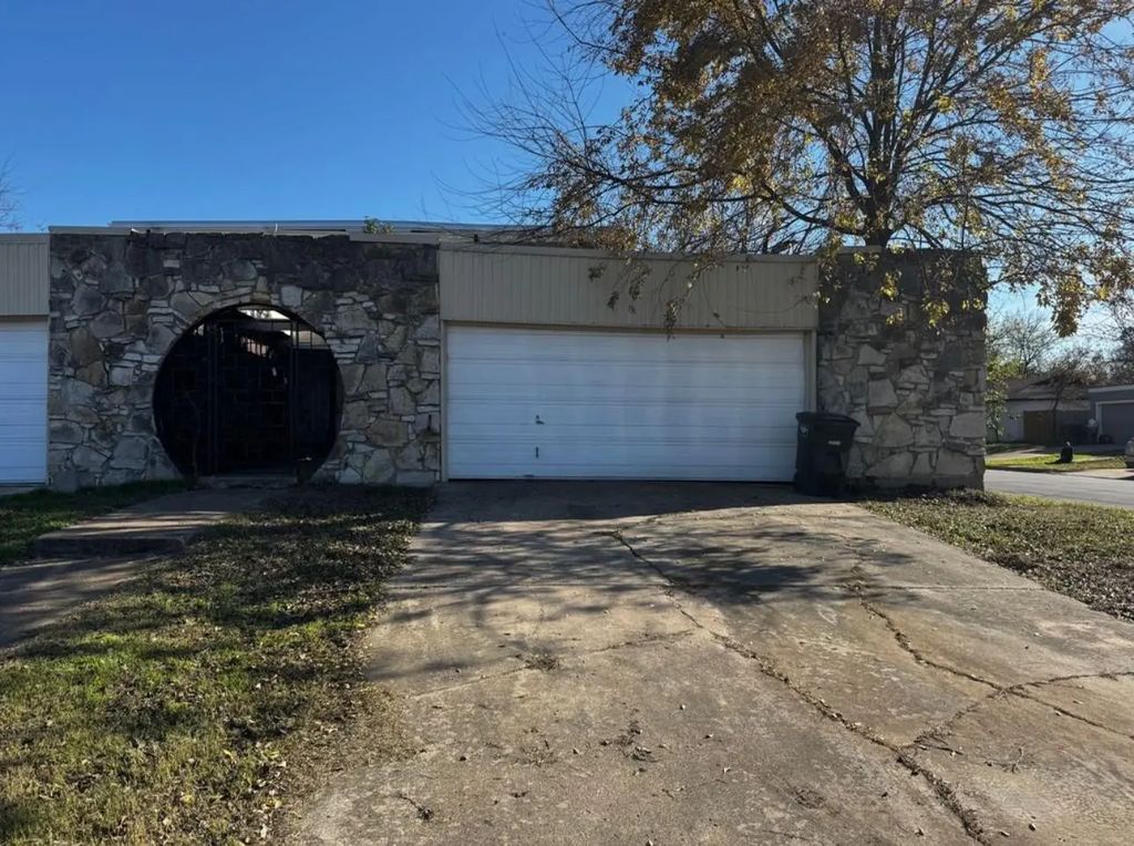 6329 Walraven Circle, Fort Worth