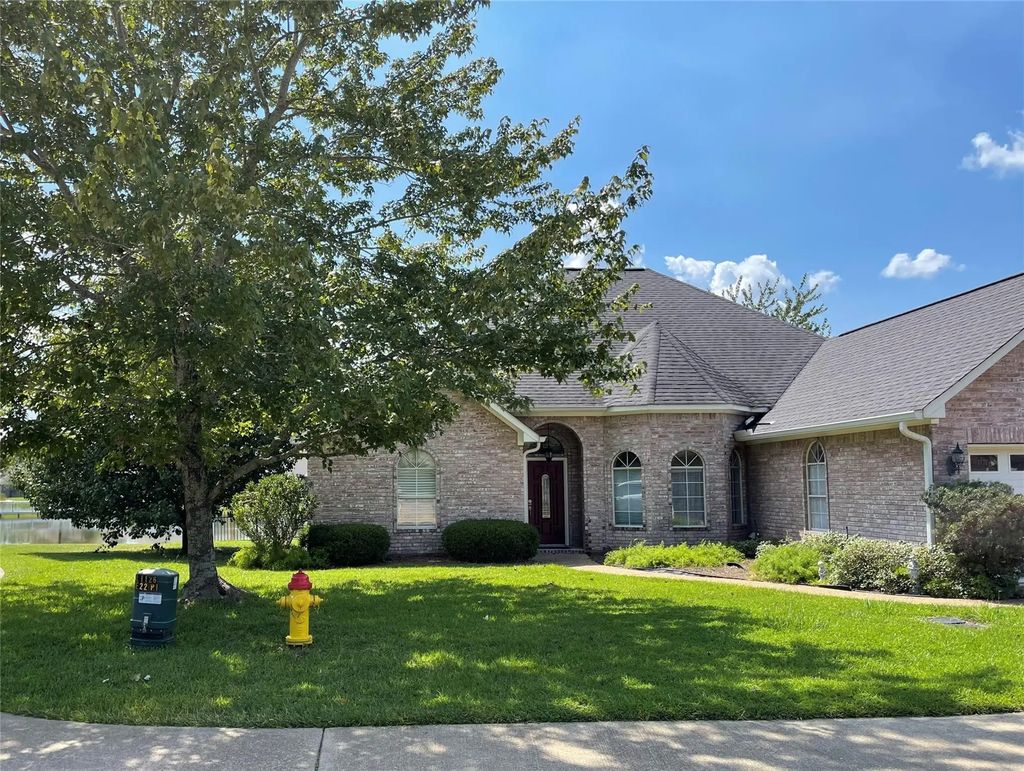 2027 Meadow Bend, Shreveport