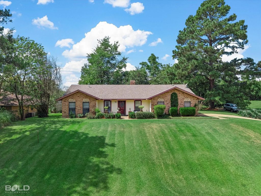 202 Espanita Boulevard, Haughton