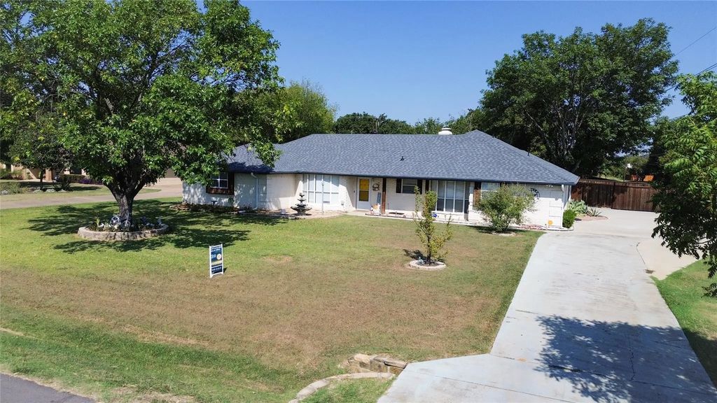 404 Meadow Creek Drive, Mansfield