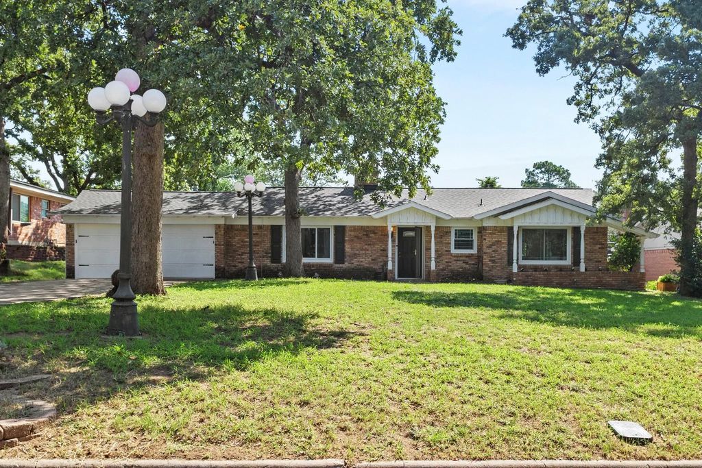 1208 Karla Drive, Hurst