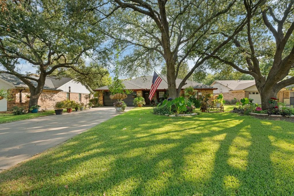1105 Hemphill Court, Cleburne