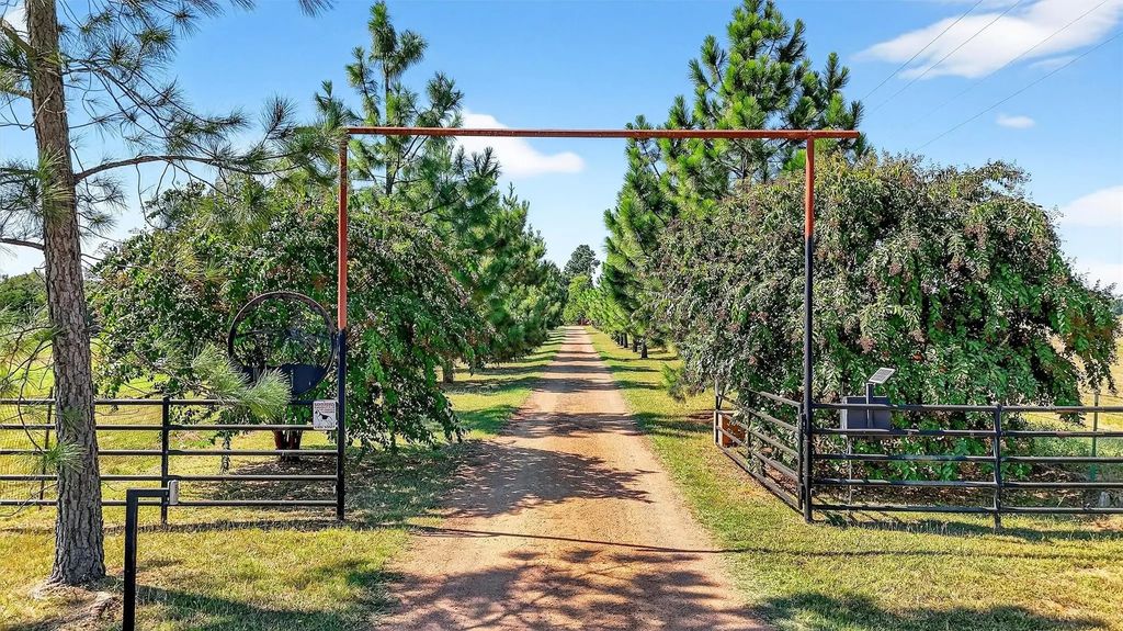 993 County Line Road, Whitesboro