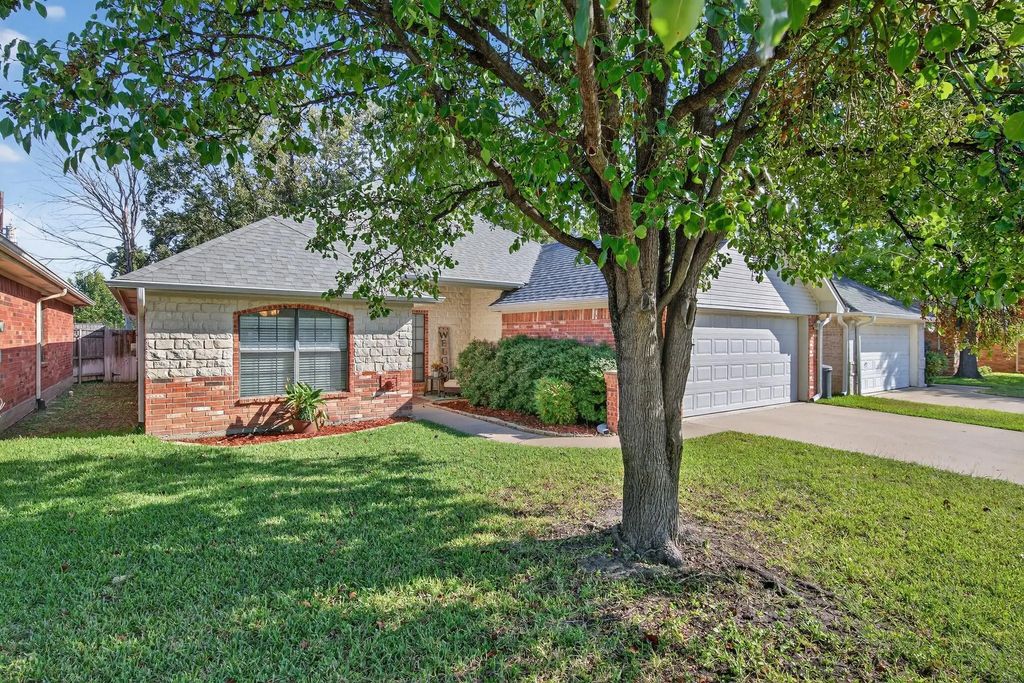 1001 Austin Court, Weatherford