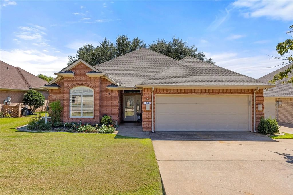 8610 Leisure Lane, Granbury