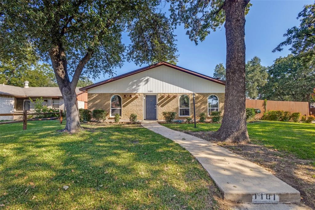1101 Winterwood Drive, Lewisville