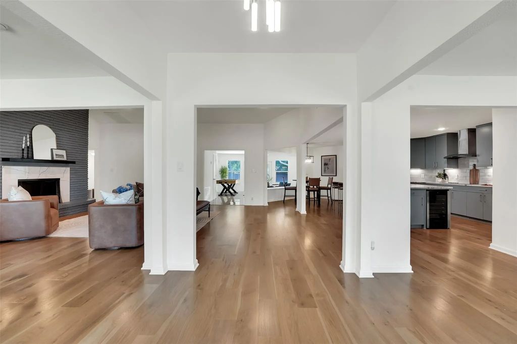 6910 Midcrest Drive, Dallas