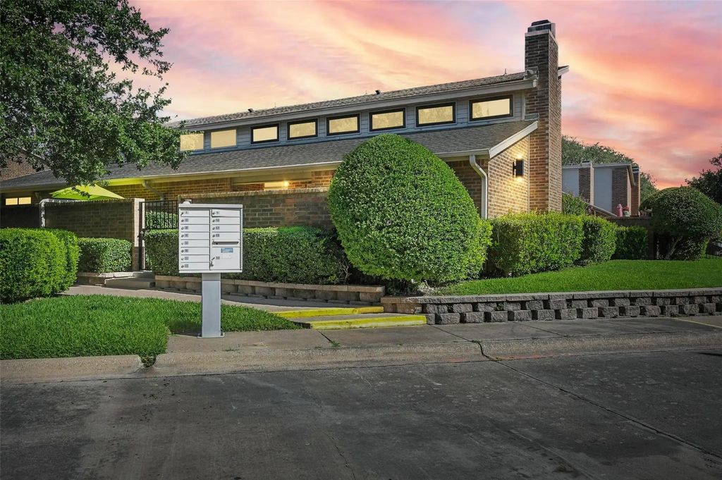 1008 Forest Creek Street, Benbrook
