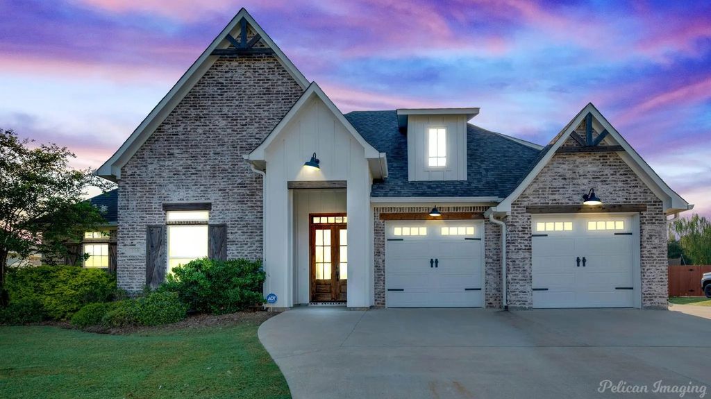 210 Lori Drive, Stonewall