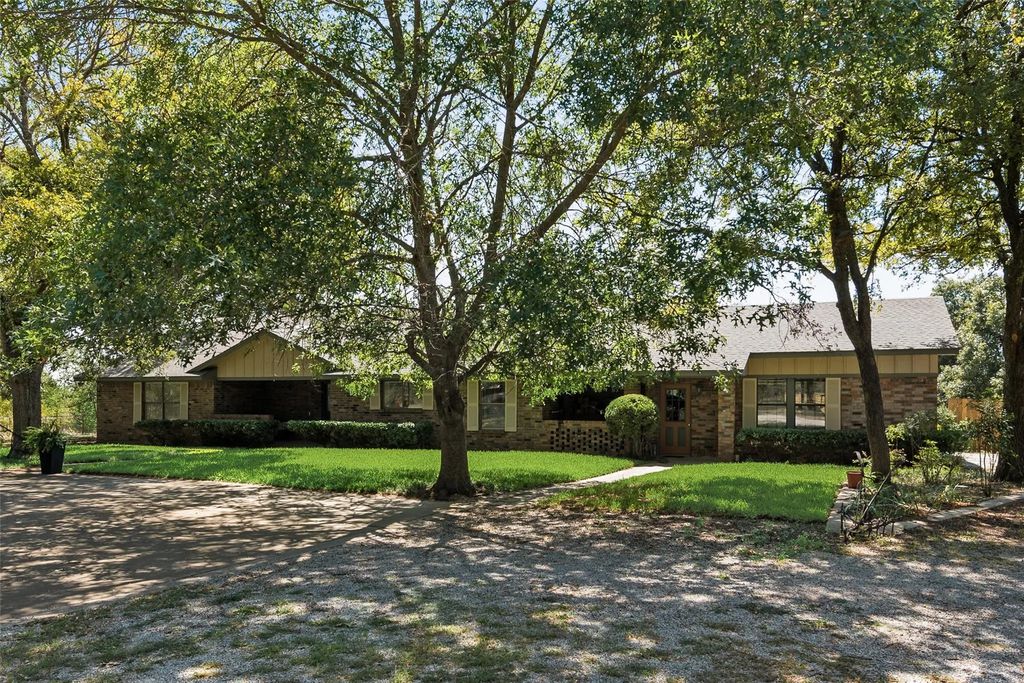 106 Rambling Trail, Weatherford