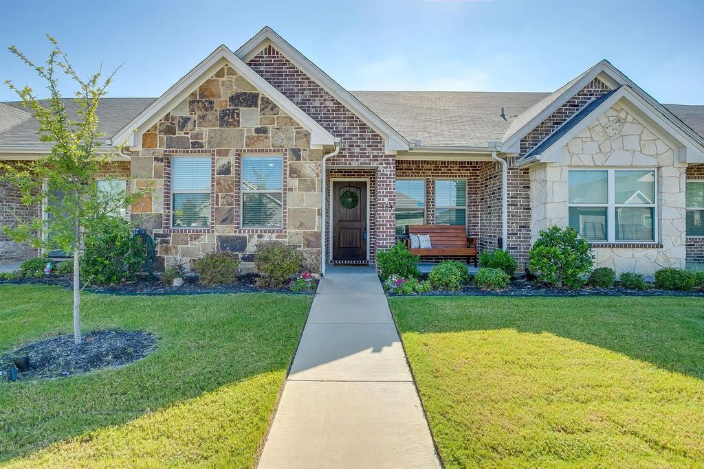 464 Pine Street, Burleson
