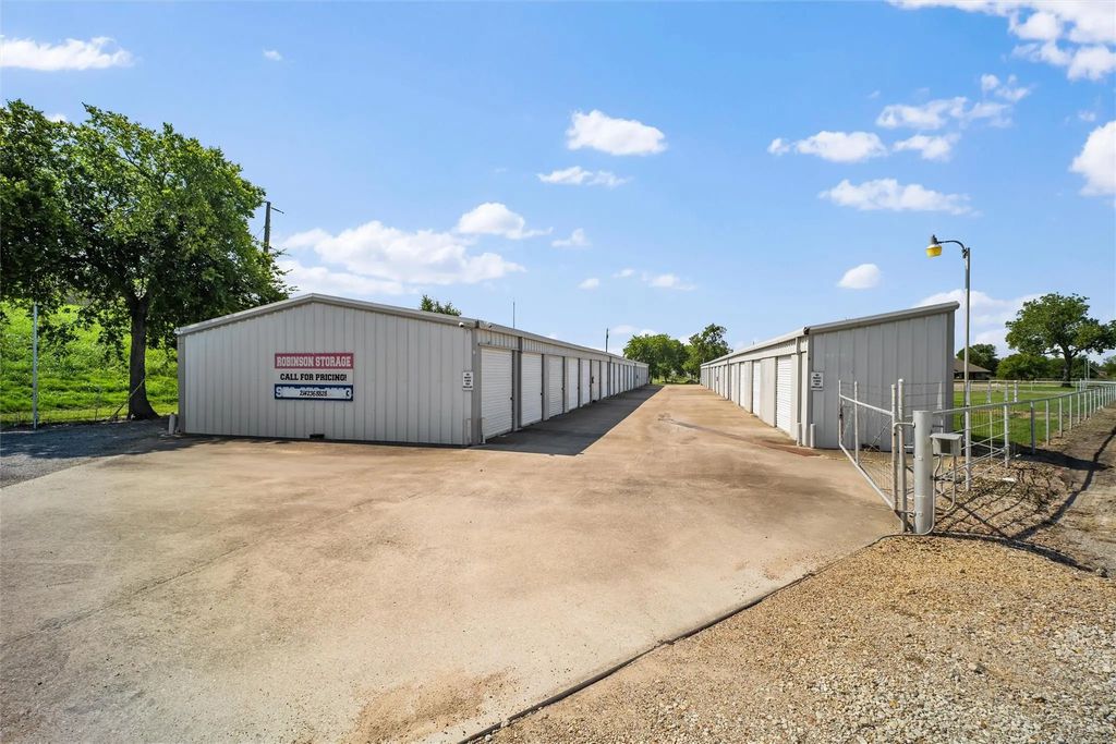 208 Moore Lane, Lavon