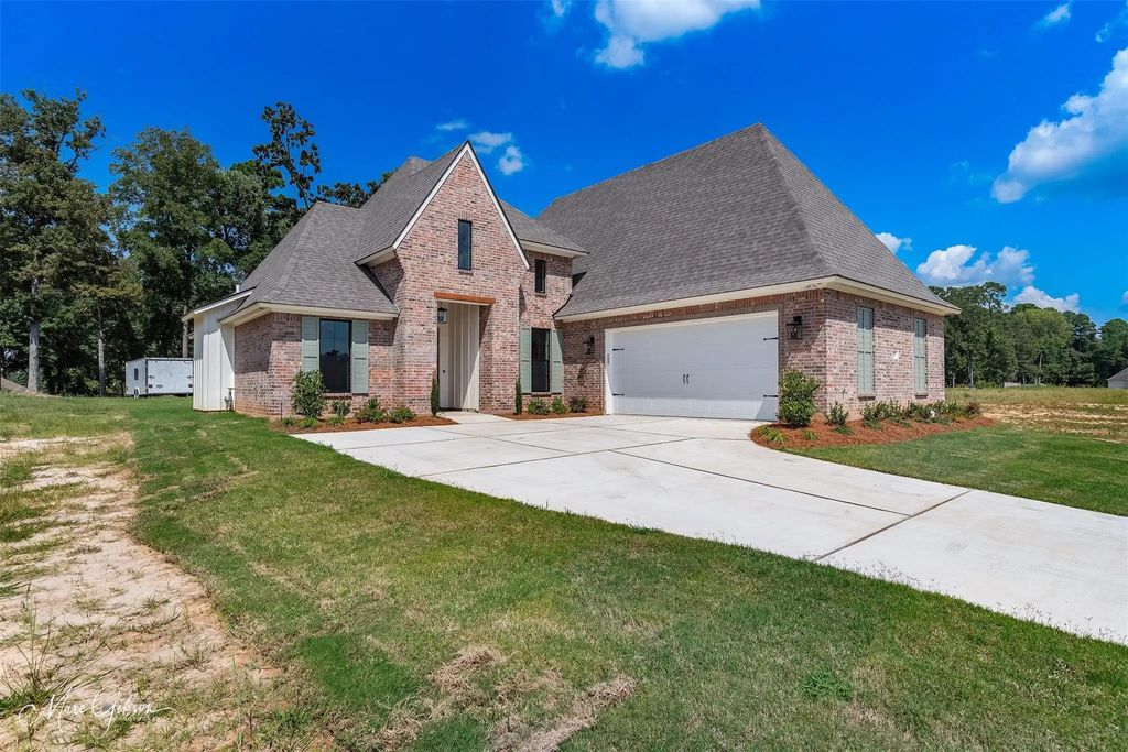 807 Walstonburg, Benton