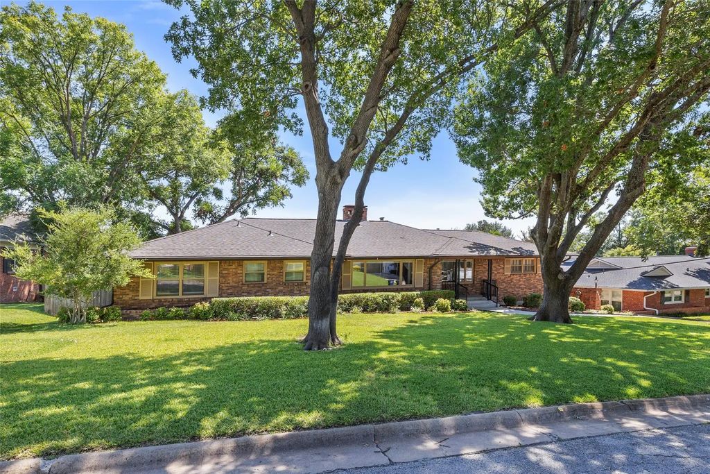 6475 Crestmore Road, Fort Worth