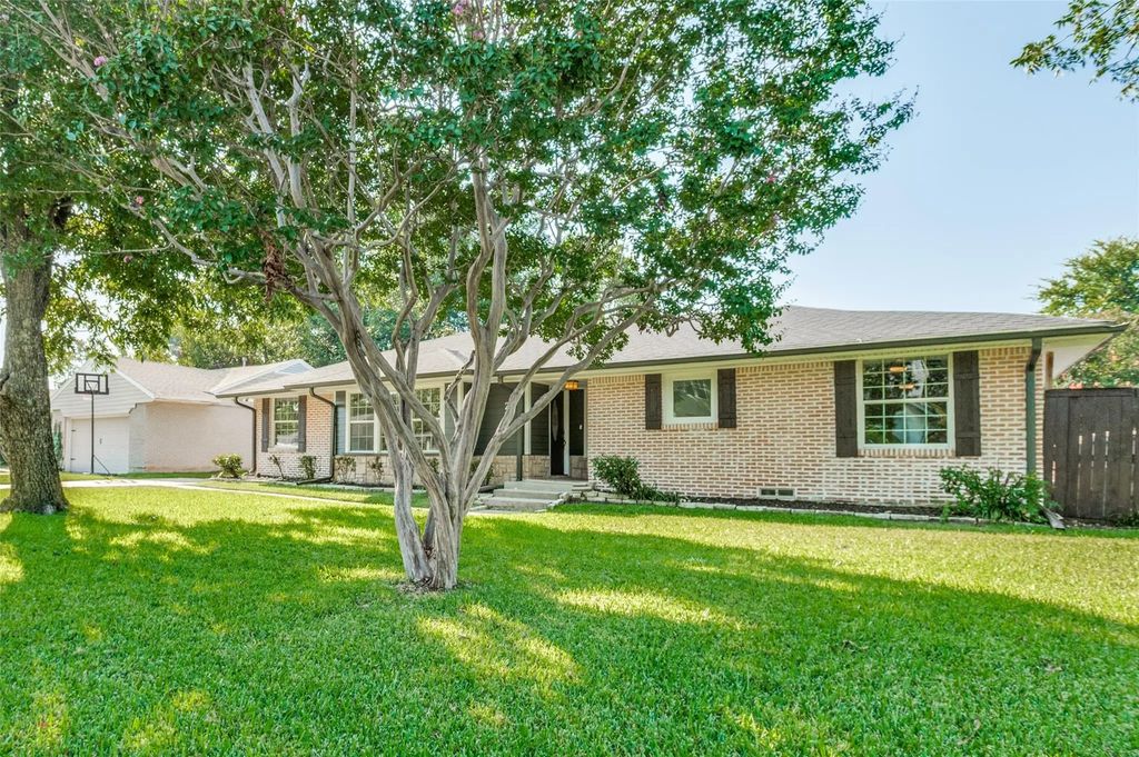 2964 Eric Lane, Farmers Branch