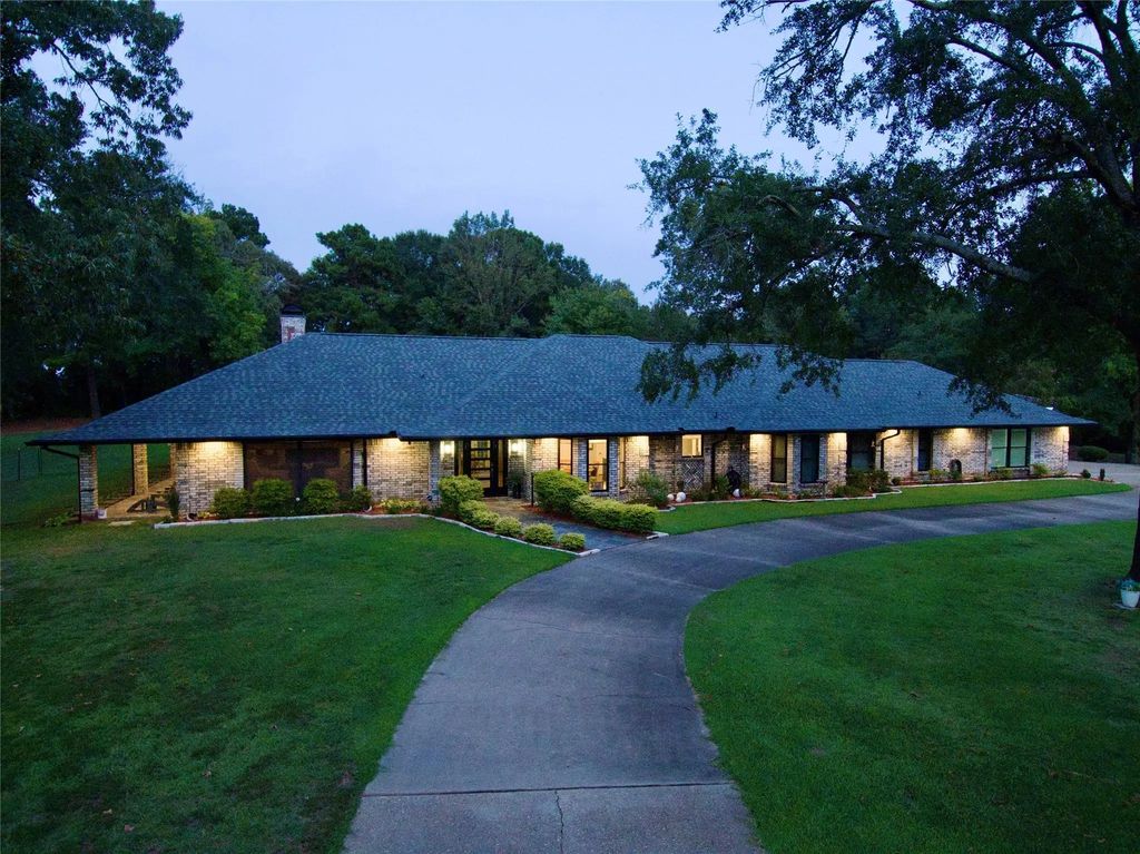 4685 Fm 2254, Pittsburg