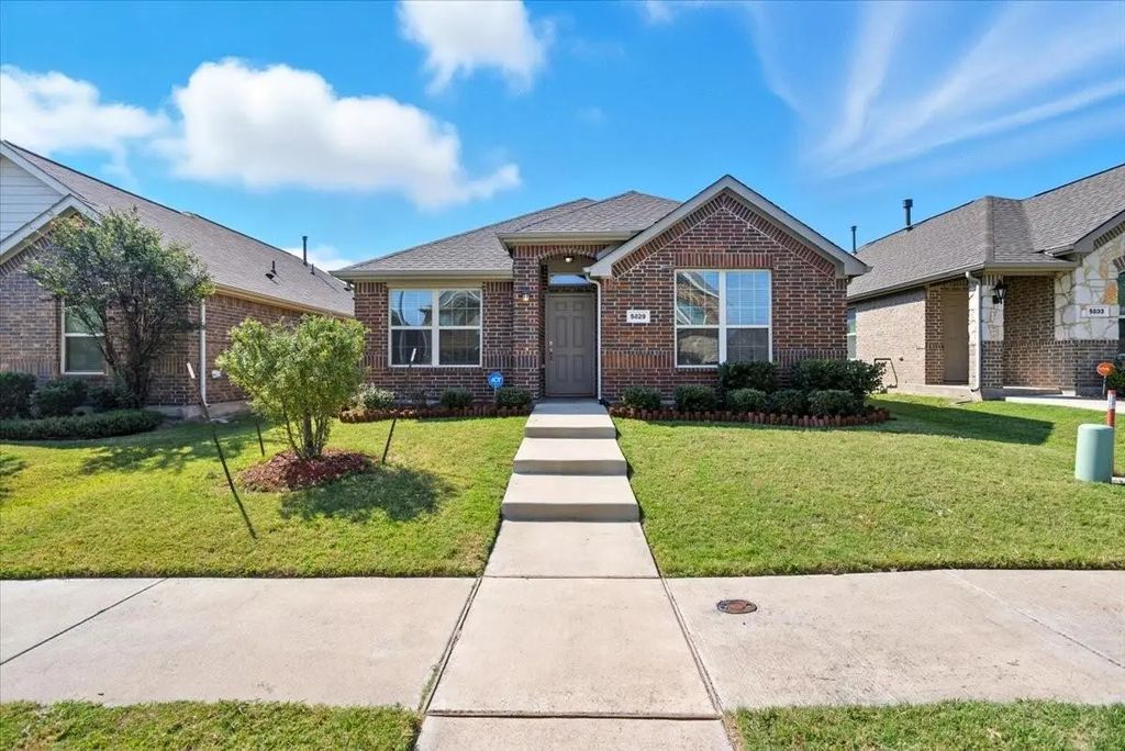 5829 Dew Plant Way, Fort Worth