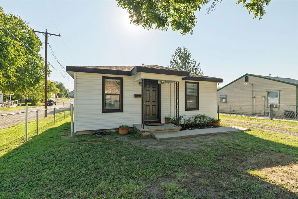 3224 N Hampton Street, Fort Worth